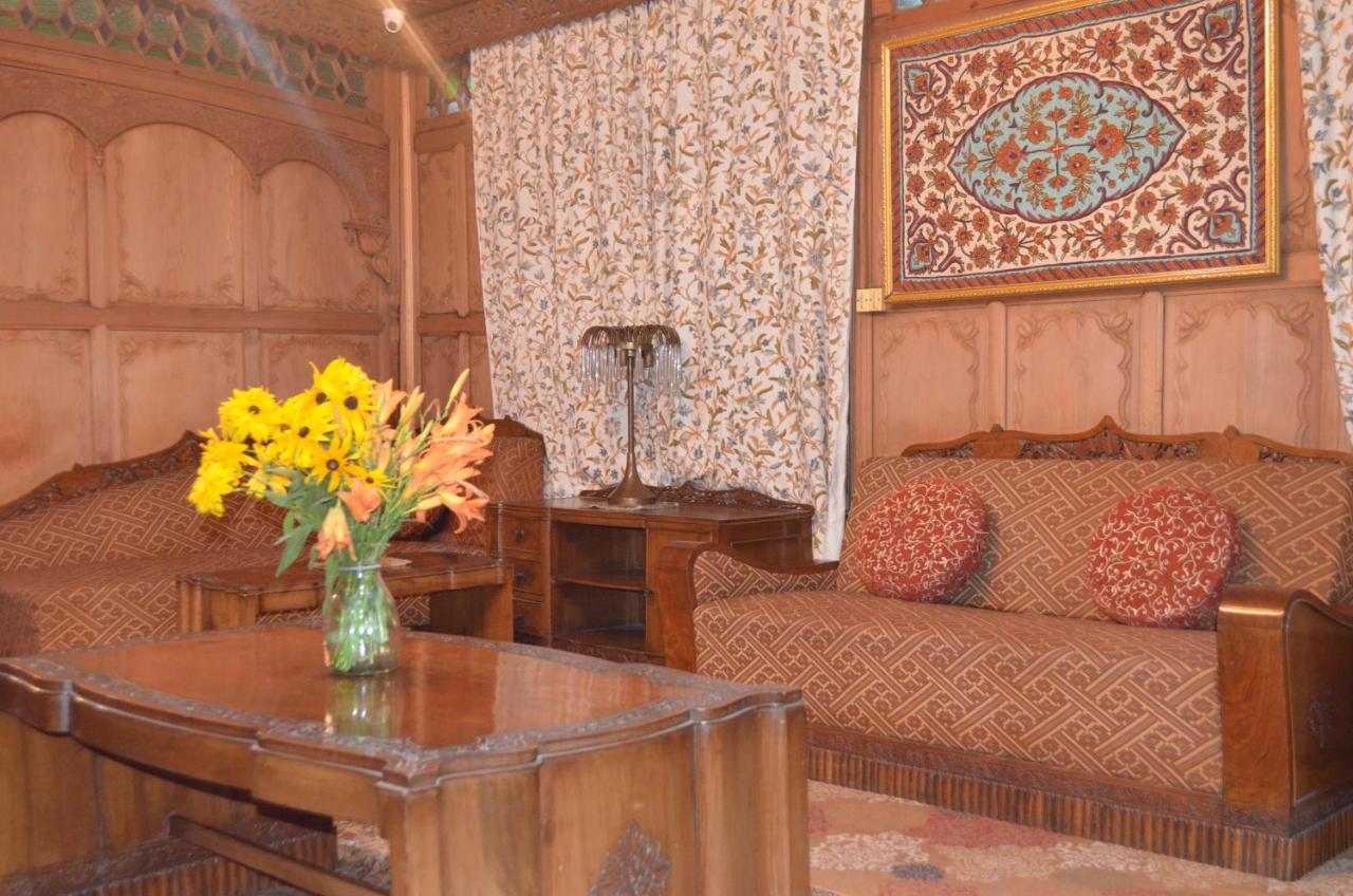 فندق نيو أليكساندرا جروب أوف هاوس بوتس Srīnagar المظهر الخارجي الصورة