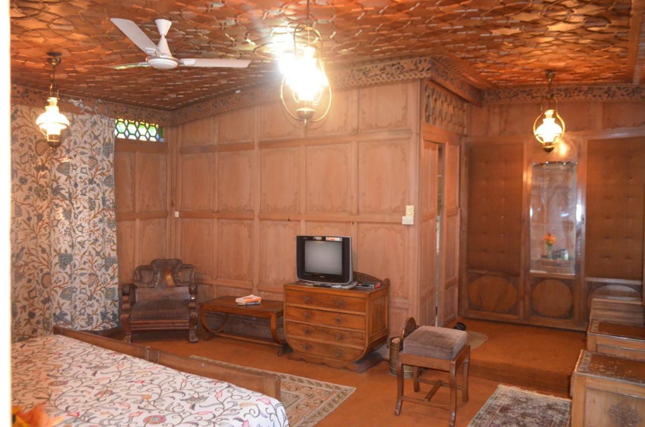 فندق نيو أليكساندرا جروب أوف هاوس بوتس Srīnagar المظهر الخارجي الصورة